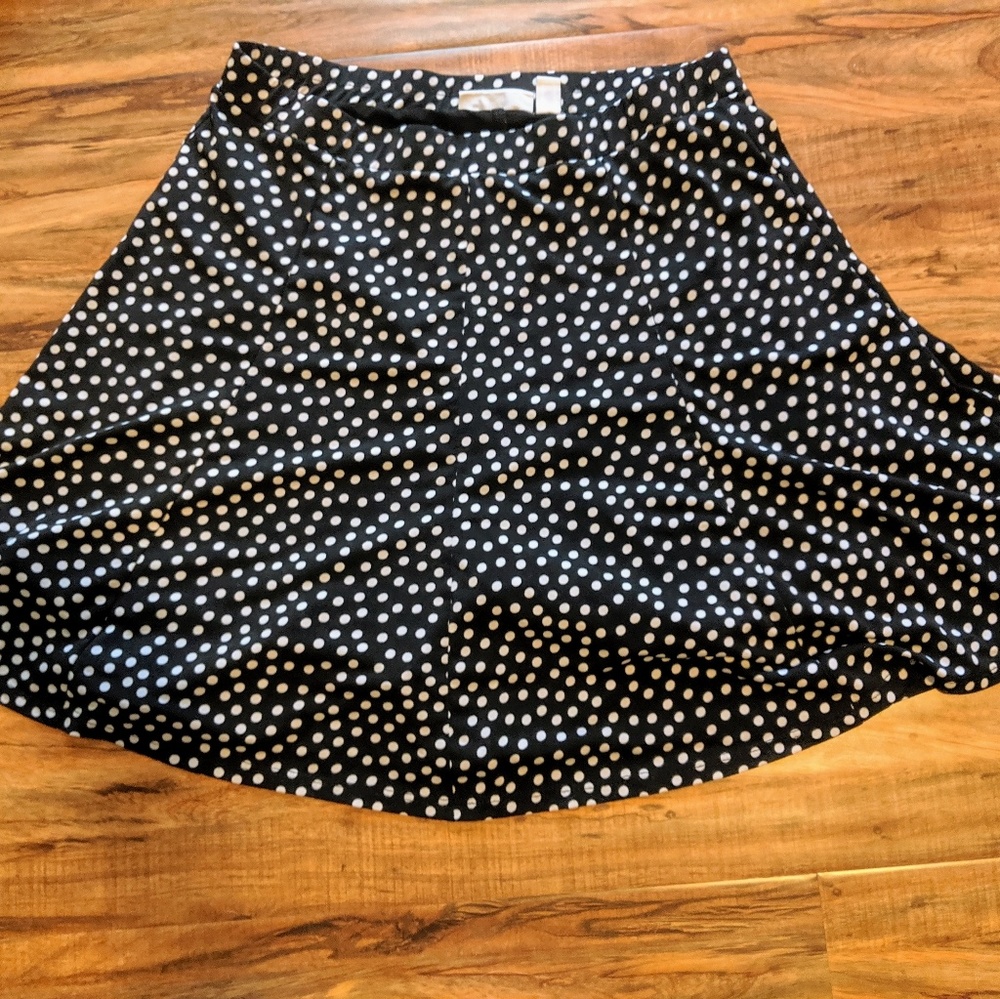 Black and White polka dot flouncy skort